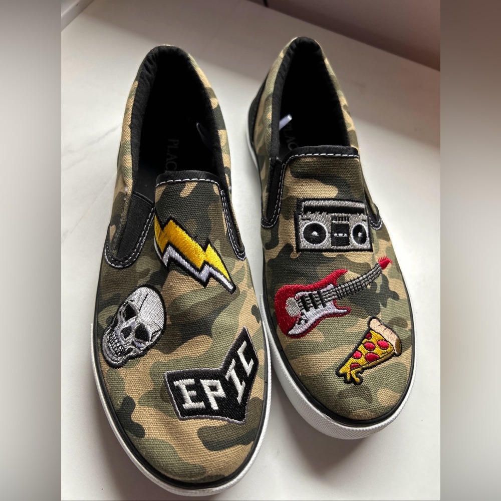 Children’s Place Camo Slip On Shoe Sz 5 pizza, guitar, radio, skull EPIC design